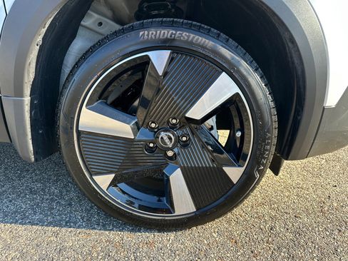 Used 2025 Nissan Kicks SR image 12