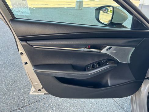 Used 2023 MAZDA MAZDA3 s image 24