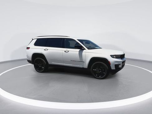 Used 2023 Jeep Grand Cherokee L Laredo AWD/4WD image 13