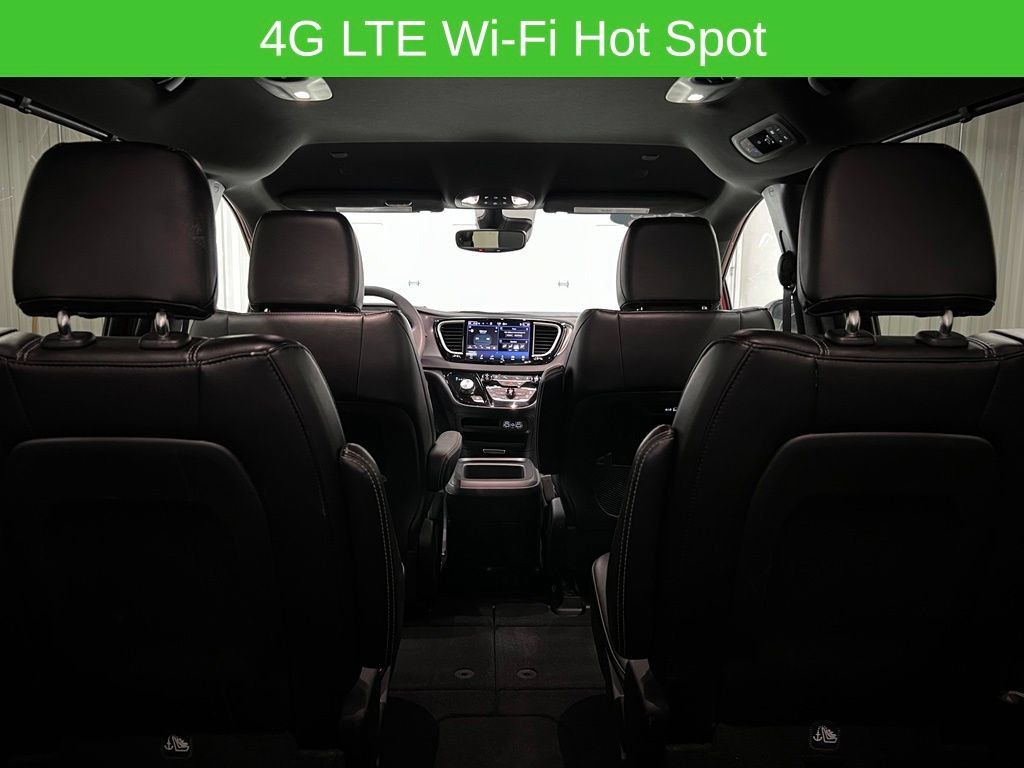 Used 2025 Chrysler Pacifica Select FWD image 36