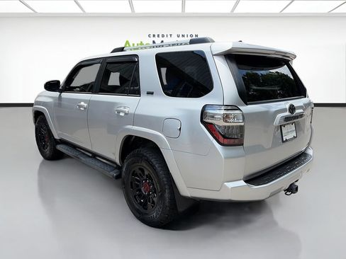 Used 2022 Toyota 4Runner SR5 RWD image 5