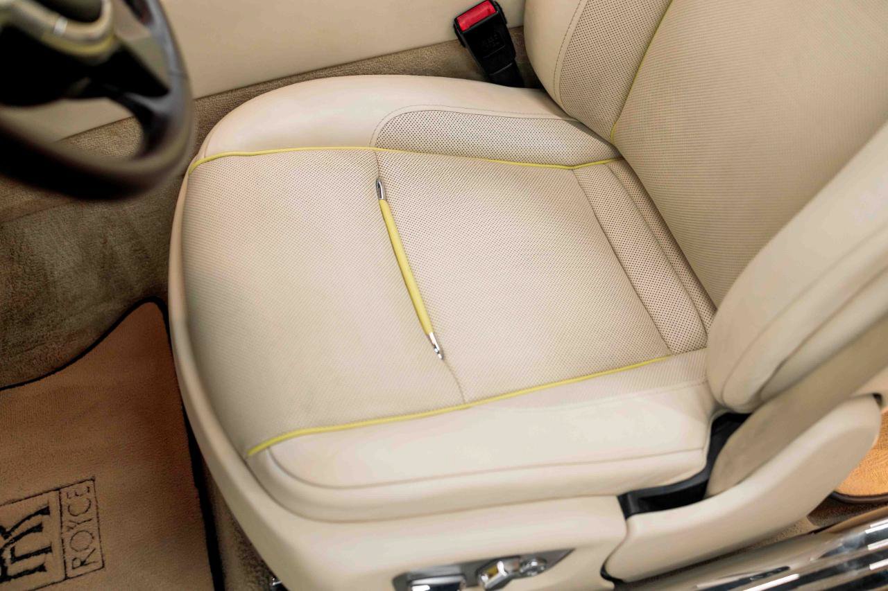 Used 2017 Rolls-Royce Dawn RWD image 95