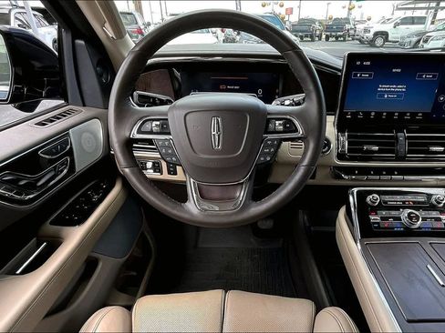 Used 2023 Lincoln Navigator L Reserve AWD/4WD image 7