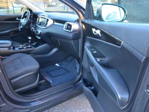 Used 2019 Kia Sorento LX w/ LX V6 Convenience Package image 43