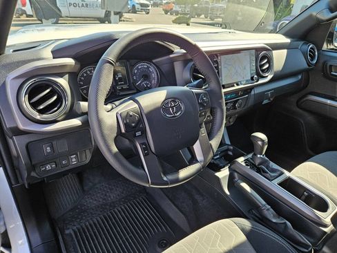 Used 2023 Toyota Tacoma TRD Off-Road w/ TRD Premium Off Road Package AWD/4WD image 19
