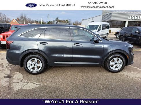 Used 2024 Kia Sorento LX image 6