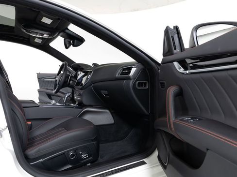Used 2023 Maserati Ghibli Modena RWD image 32