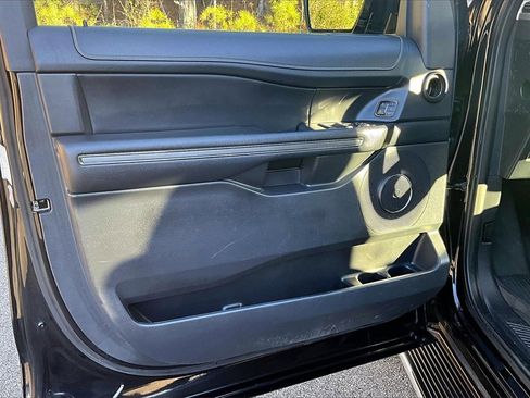 Used 2023 Ford Expedition Max XLT image 18