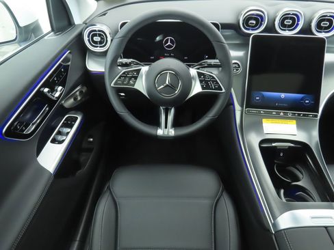 Used 2026 Mercedes-Benz GLC 300 image 10
