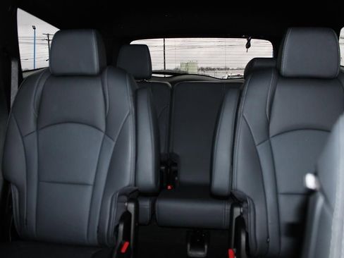 Used 2023 Buick Enclave Essence w/ Sport Touring Edition image 27