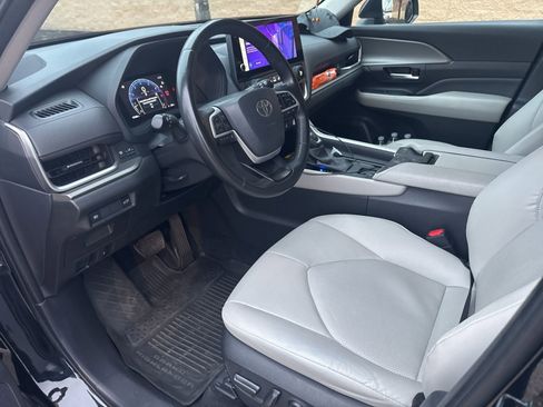 Used 2024 Toyota Grand Highlander XLE image 12