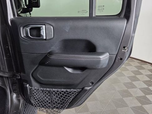 Used 2018 Jeep Wrangler Unlimited Sahara AWD/4WD image 33