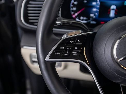 Used 2025 Mercedes-Benz GLE 580 4MATIC image 40