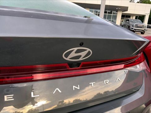 Used 2025 Hyundai Elantra SEL FWD image 10
