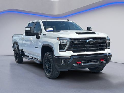 Used 2025 Chevrolet Silverado 2500 LT w/ Trail Boss Package AWD/4WD image 5