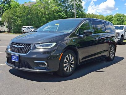 Used 2023 Chrysler Pacifica Touring-L