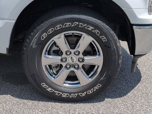 Used 2019 Ford F150 XLT w/ Equipment Group 302A Luxury AWD/4WD image 11