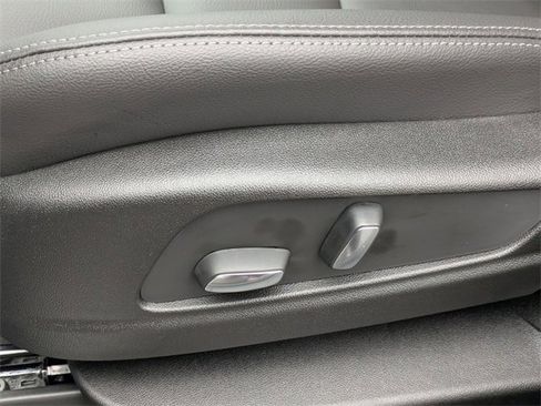 New 2025 Cadillac XT5 Luxury image 26