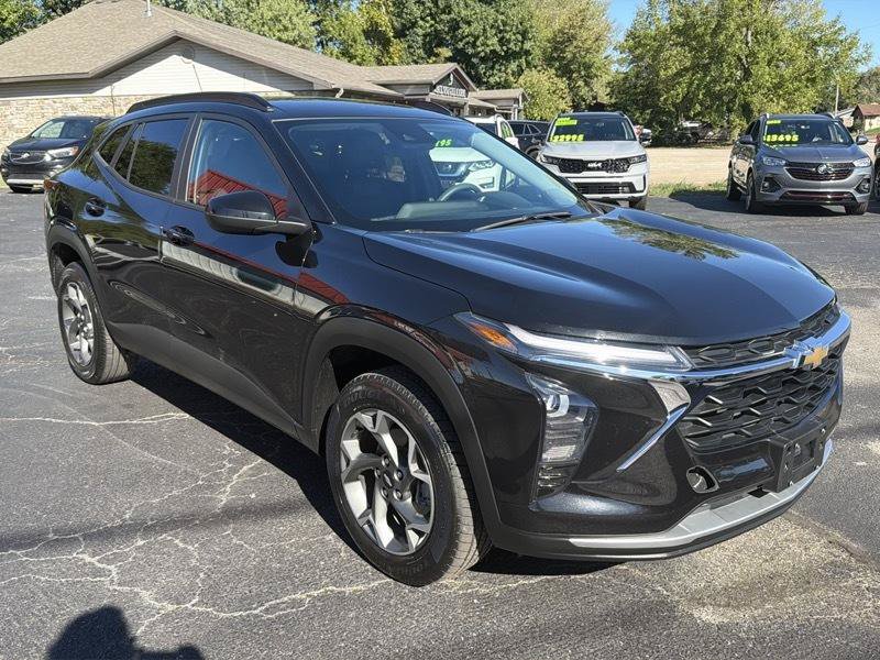 Used 2024 Chevrolet Trax LT FWD image 3