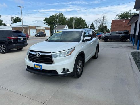 Used 2015 Toyota Highlander XLE AWD/4WD image 3