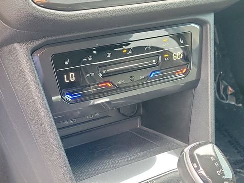 Certified 2022 Volkswagen Tiguan SE FWD image 24