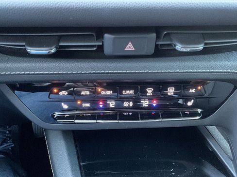 Used 2021 Buick Envision Essence image 21