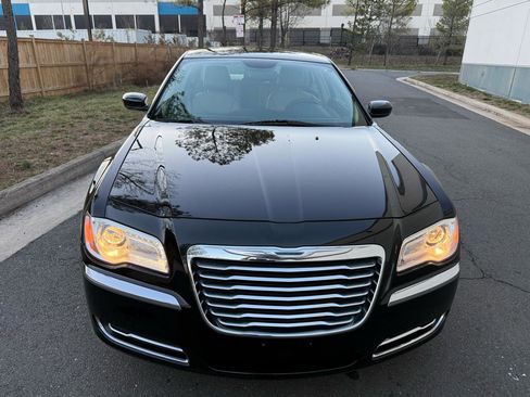 Used 2014 Chrysler 300 RWD image 8