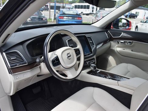 Used 2019 Volvo XC90 T5 Momentum FWD image 11