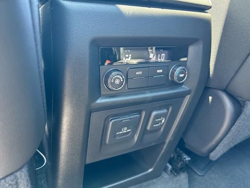 Used 2023 Chevrolet Traverse RS AWD/4WD image 26
