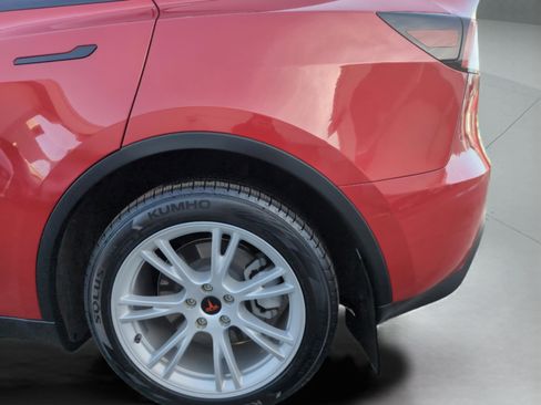 Used 2023 Tesla Model Y Long Range image 27