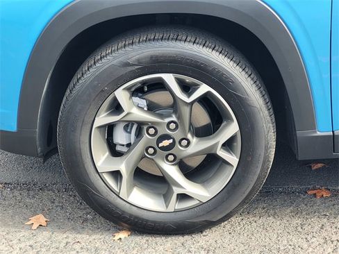 Used 2025 Chevrolet Trax LT w/ Driver Confidence Package image 11