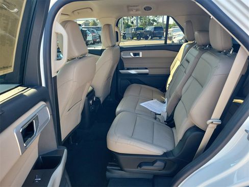 Used 2022 Ford Explorer Limited w/ Equipment Group 301A image 11