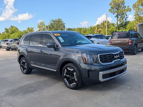 Used 2023 Kia Telluride S w/ S Sunroof Package FWD image 2