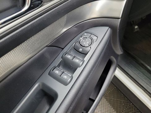 Used 2018 Ford Explorer XLT w/ Equipment Group 202A AWD/4WD image 27