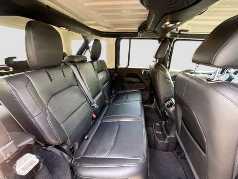 Used 2022 Jeep Wrangler Unlimited Sahara w/ Cold Weather Group AWD/4WD image 32