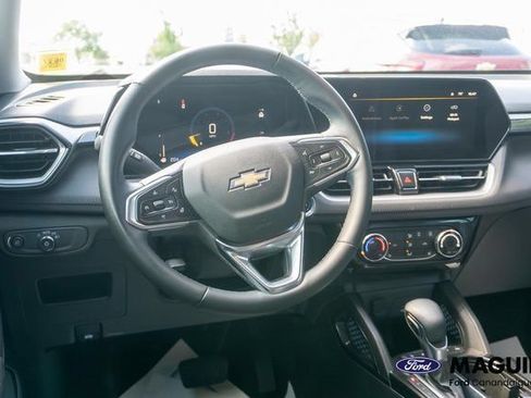 Used 2024 Chevrolet TrailBlazer LT w/ LT Cold Weather Package AWD/4WD image 13