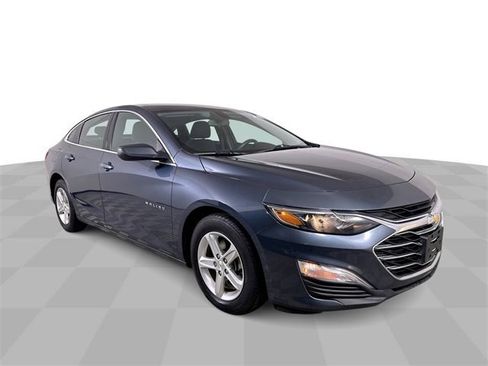 Used 2020 Chevrolet Malibu LS image 2
