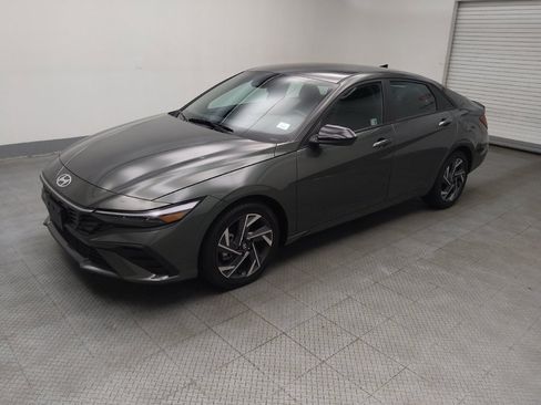 Used 2025 Hyundai Elantra Sport FWD image 2