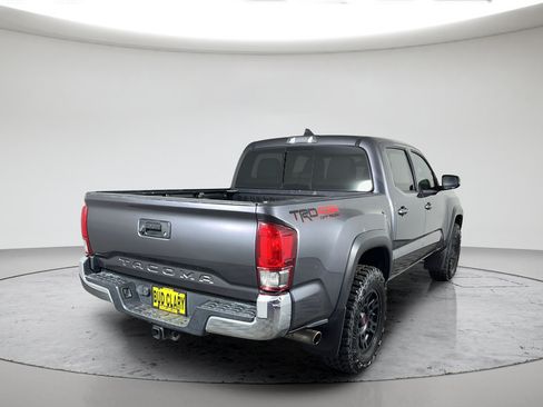 Used 2017 Toyota Tacoma TRD Off-Road w/ Tow Package (A/T) AWD/4WD image 3