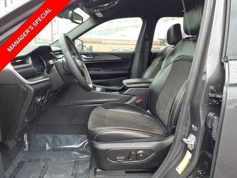 Used 2023 Jeep Grand Cherokee Altitude image 11