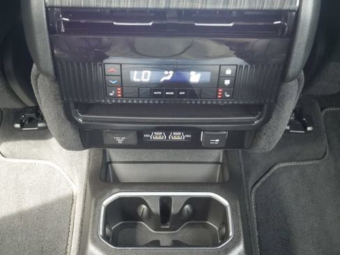 Used 2022 Jeep Wagoneer Series III w/ Rear Seat Video Group 1 AWD/4WD image 29