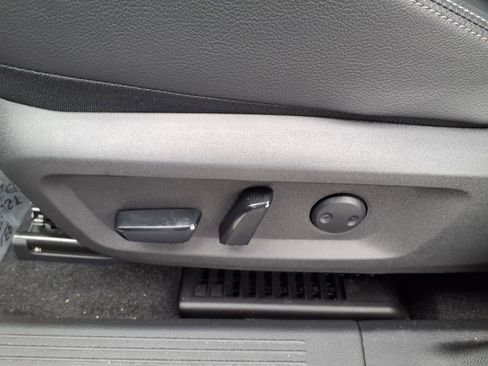 Used 2025 Nissan Rogue SL w/ SL Premium Package image 41