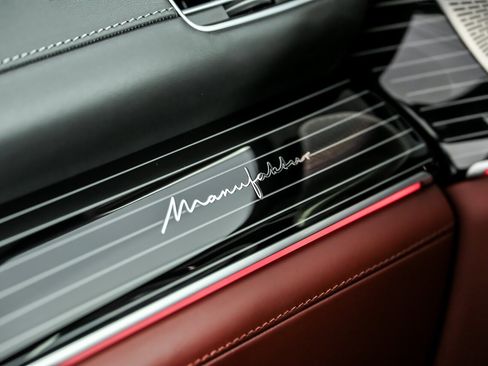 Used 2025 Mercedes-Benz Maybach GLS 600 4MATIC image 38