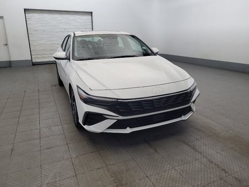 Used 2025 Hyundai Elantra SEL FWD image 14