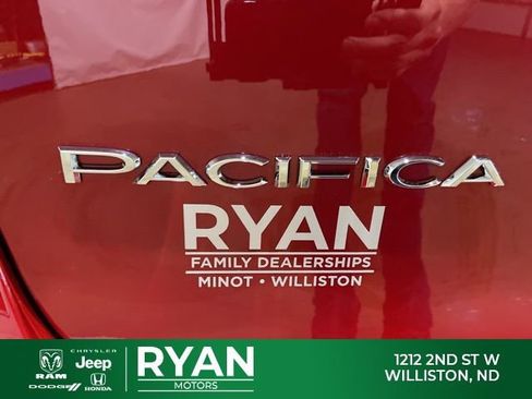 New 2026 Chrysler Pacifica Select AWD/4WD image 12