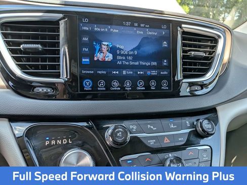 Used 2017 Chrysler Pacifica Touring-L Plus w/ Advanced Safetytec Group FWD image 33
