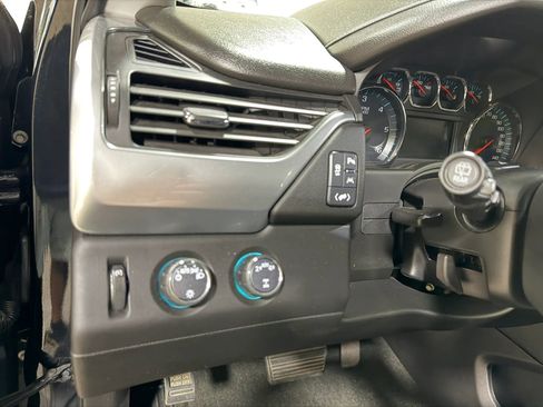 Used 2018 Chevrolet Suburban LT AWD/4WD image 50