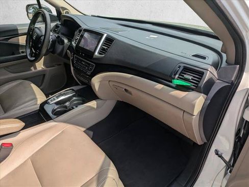 Certified 2017 Honda Pilot Touring image 20