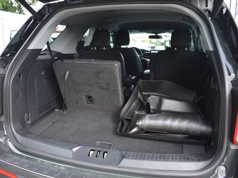 Used 2022 Ford Explorer XLT w/ Equipment Group 202A AWD/4WD image 17