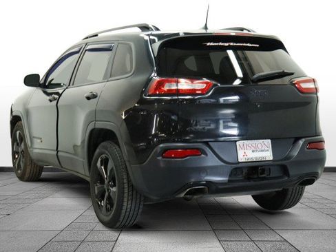Used 2016 Jeep Cherokee Latitude AWD/4WD image 5